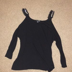 Cold shoulder black three-quarter sleeve